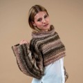 krótki sweter z włóczki giove