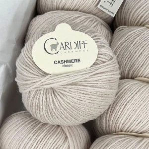 Włóczka Cardiff Cashmere Classic 613  Zero - 100% kaszmir 