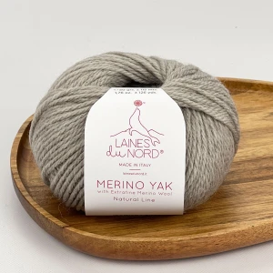 Włóczka Merino Yak 020 - mieszanka wełny merino z jakiem 