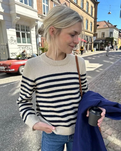 PetiteKnit Lyon Sweater – wzór na sweter w paski na drutach