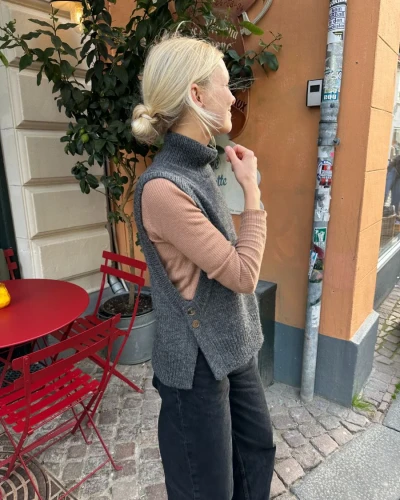 Lulu Slipover – elegancka kamizelka damska na drutach
