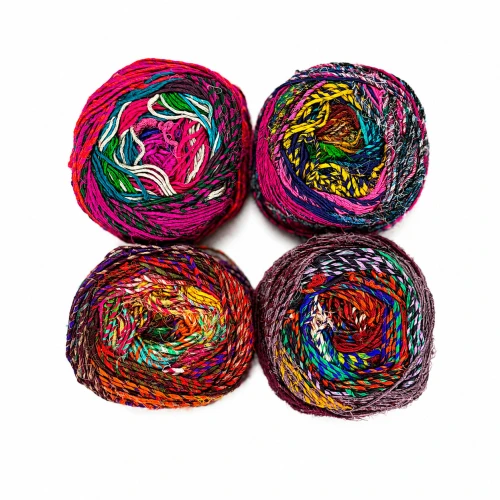 Zestaw Sari Silk Yarn 16 - multikolorowy zestaw czterech włóczek